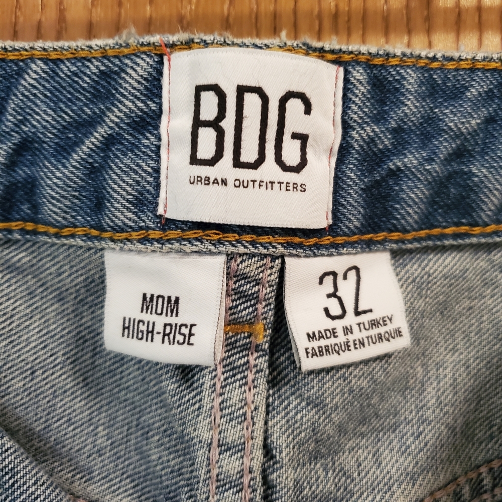 NWT BDG Urban Outfitters Mom High Rise Jeans, size 32 - Picture 7 of 16